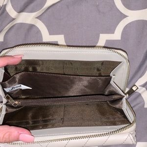 Tan wallet Holds alot of cards Has plenty of slots